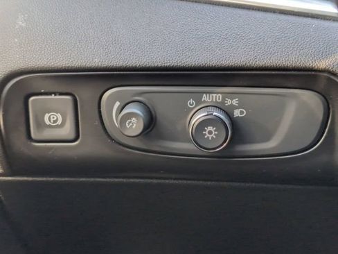Certified 2019 Buick Enclave Essence FWD image 18