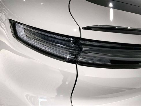 Used 2025 Porsche Cayenne Coupe image 33