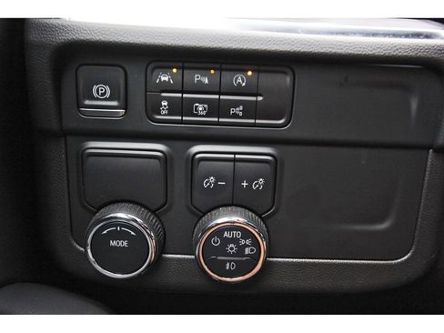 Used 2025 Chevrolet Suburban LT w/ Comfort Package RWD image 20