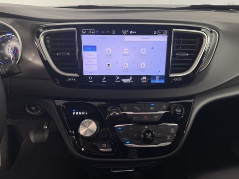 Used 2025 Chrysler Pacifica Select FWD image 21