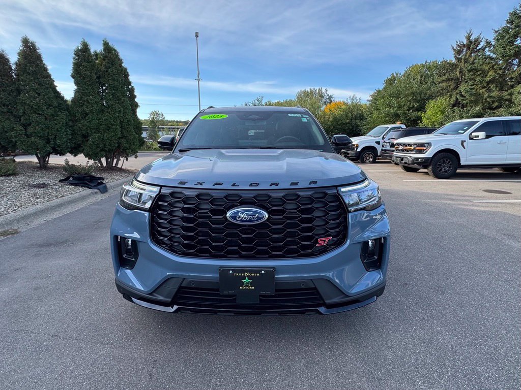 Used 2025 Ford Explorer ST AWD/4WD image 3
