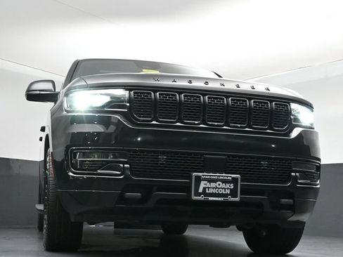 Used 2023 Jeep Wagoneer Series II AWD/4WD image 38