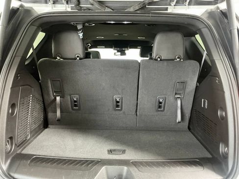 Used 2023 GMC Yukon SLT RWD image 28