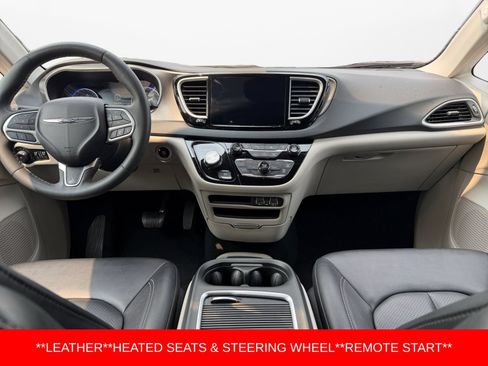 Used 2024 Chrysler Pacifica Touring-L FWD image 10
