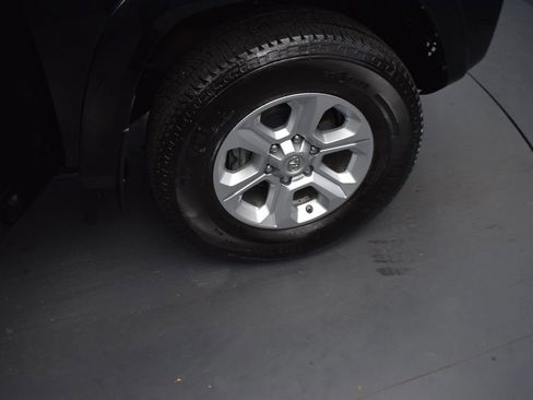 Used 2020 Toyota 4Runner SR5 Premium w/ Moonroof Package AWD/4WD image 29