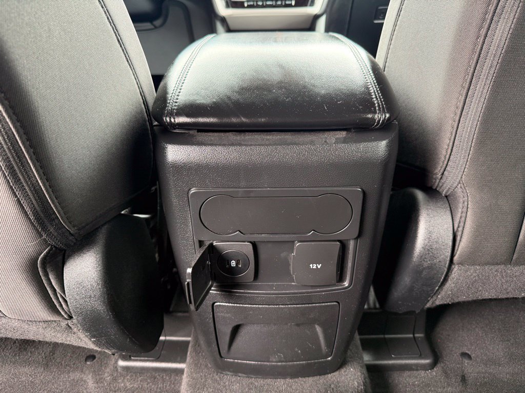 Used 2023 Ford Explorer XLT AWD/4WD image 25