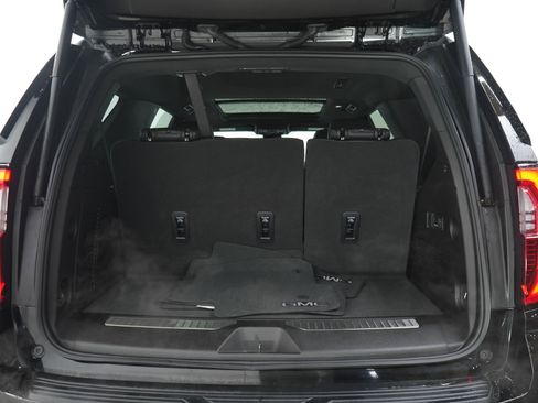 Used 2025 GMC Yukon Denali w/ Sun & Power Step Package AWD/4WD image 17