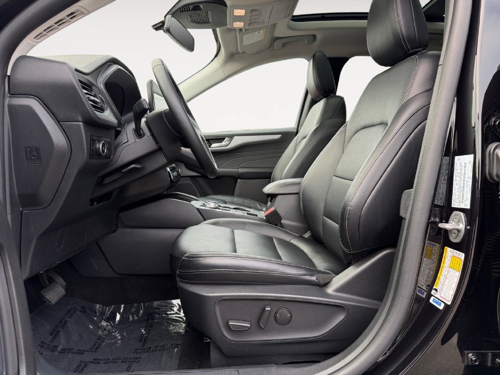 Used 2025 Ford Escape Platinum AWD/4WD image 6