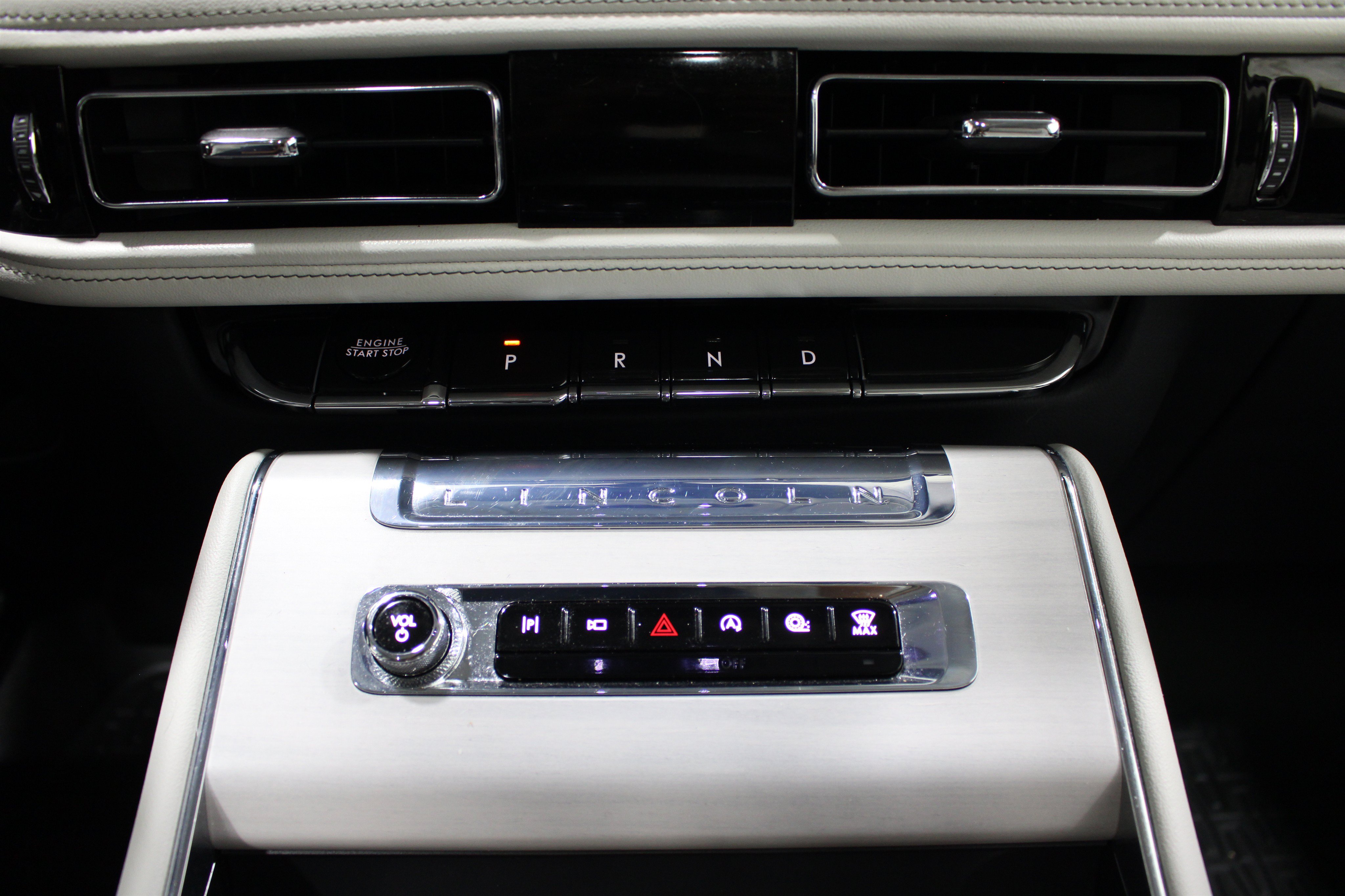 Used 2025 Lincoln Aviator Reserve w/ Equipment Group 201A AWD/4WD image 19