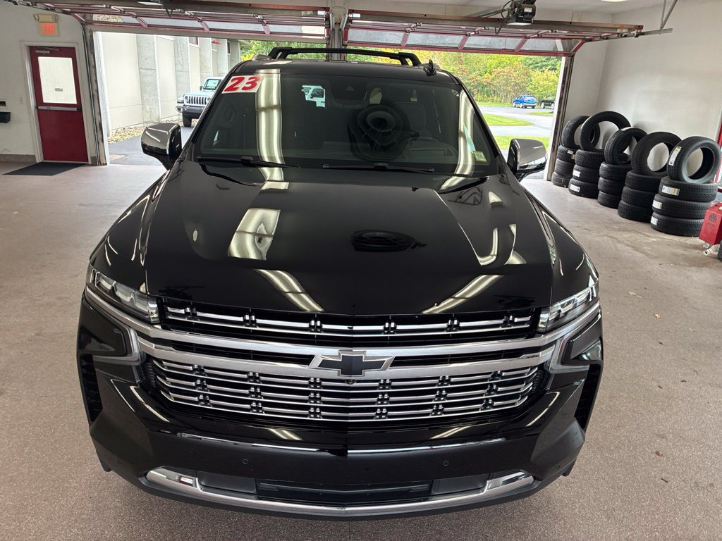 Used 2023 Chevrolet Suburban Premier w/ Premium Package 2 AWD/4WD image 4
