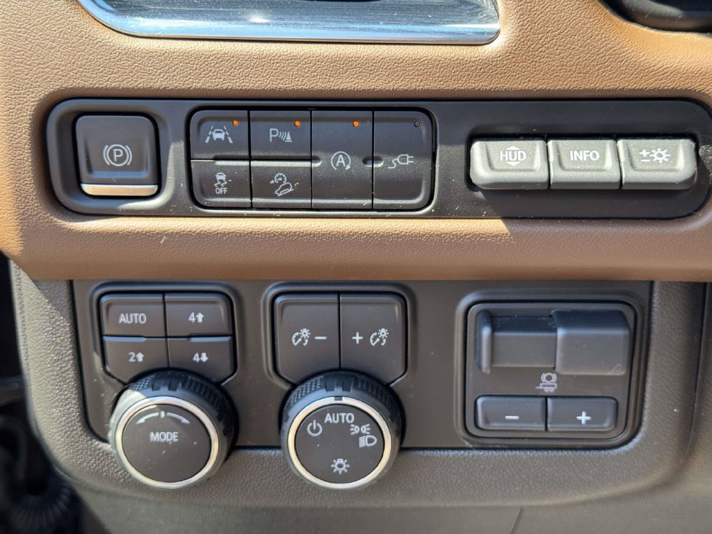 Used 2021 Chevrolet Tahoe High Country w/ Premium Package AWD/4WD image 18