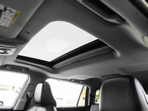 Used 2021 Toyota Highlander XLE image 4