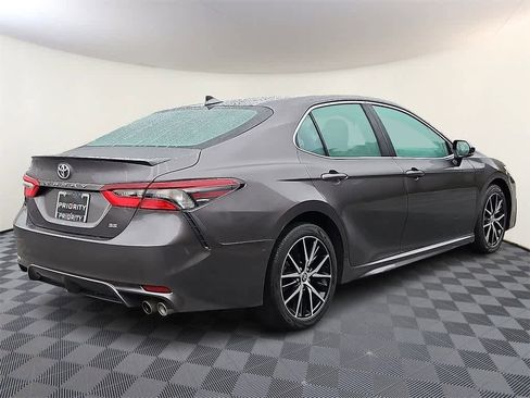 Used 2023 Toyota Camry SE image 4