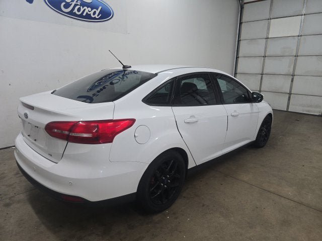 Used 2016 Ford Focus SE w/ Equipment Group 201A FWD image 9