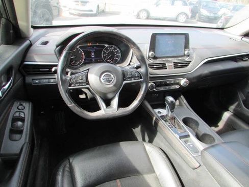 Used 2020 Nissan Altima 2.5 SR w/ Premium Package image 11