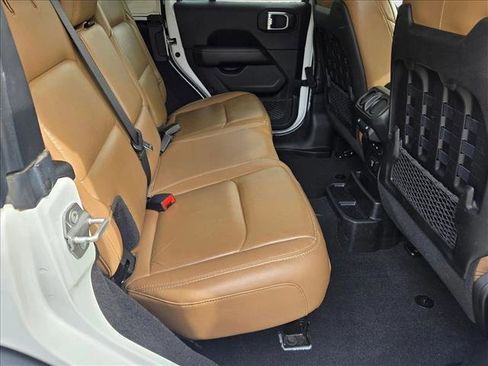 Used 2021 Jeep Wrangler Unlimited Rubicon w/ Cold Weather Group image 17