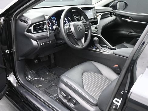 Used 2024 Toyota Camry SE FWD image 2