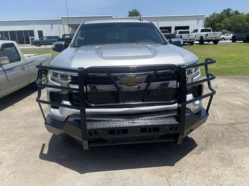 Used 2022 Chevrolet Silverado 1500 LT AWD/4WD image 2