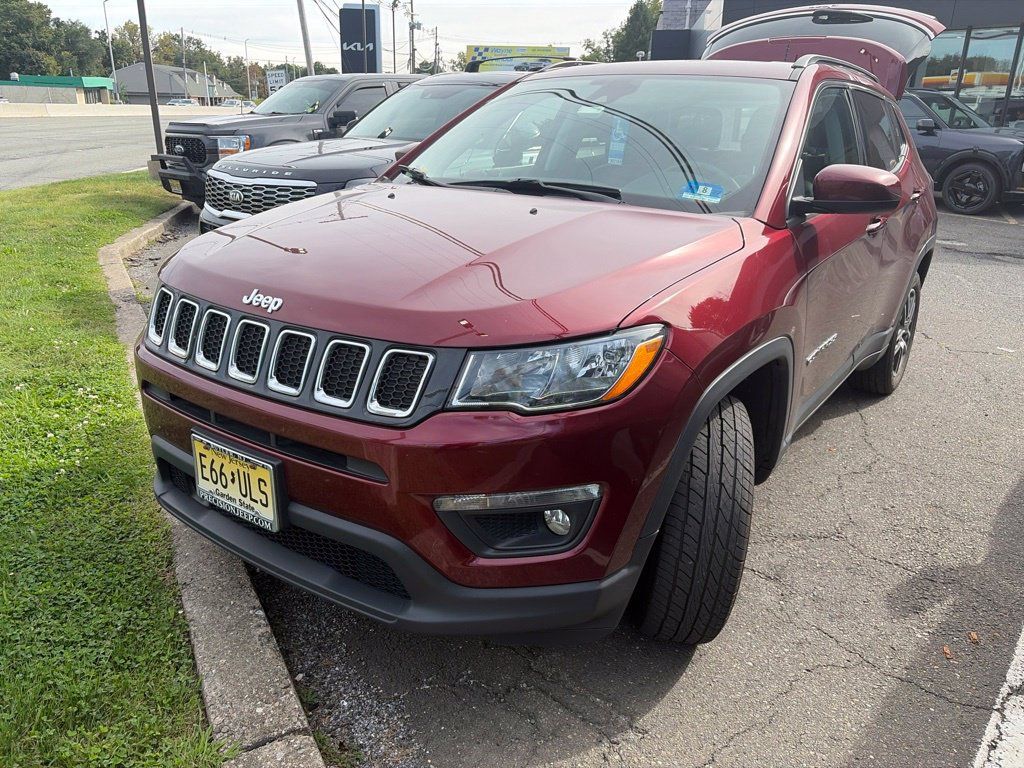 Used 2020 Jeep Compass Latitude AWD/4WD image 2