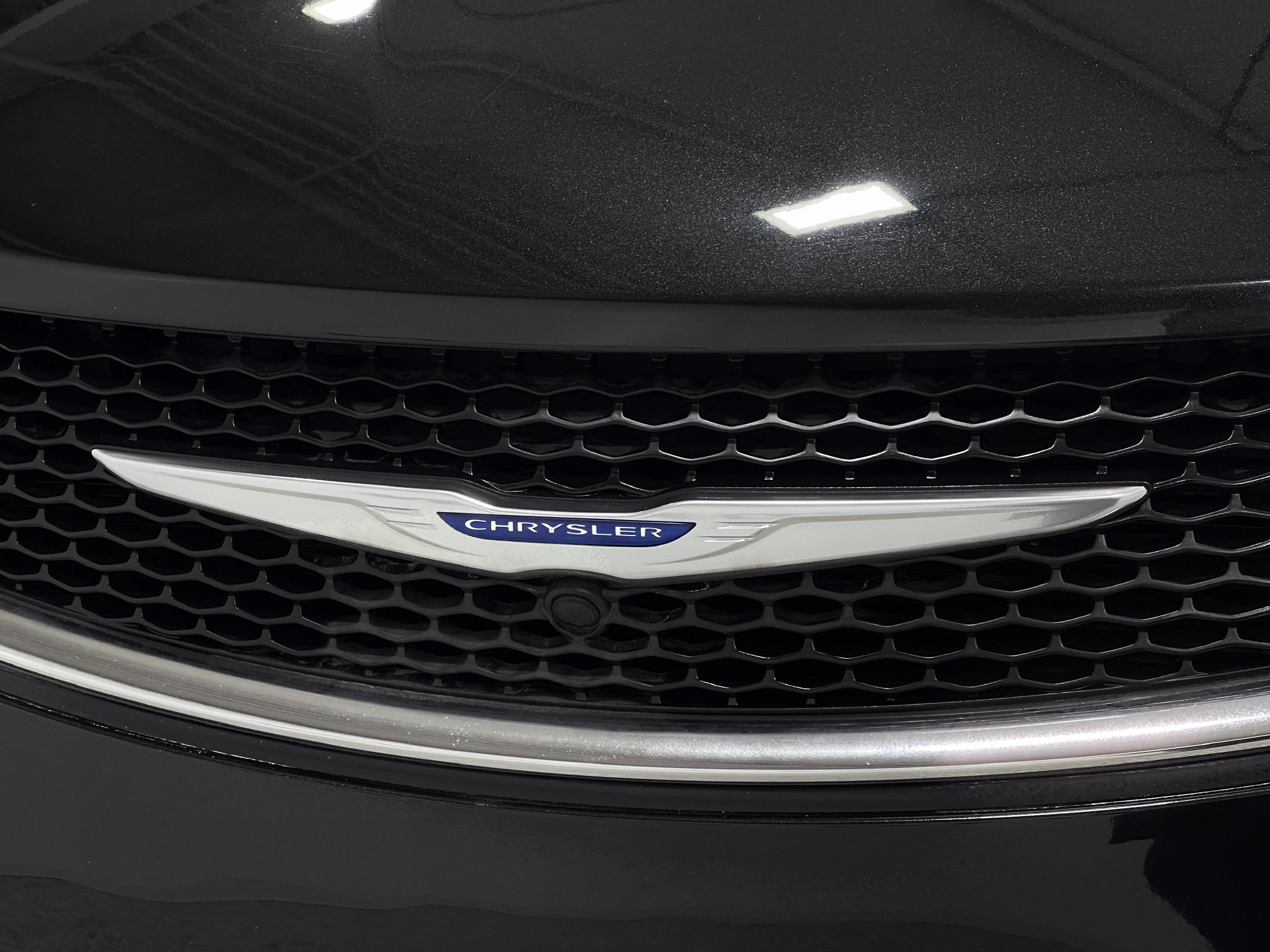 Used 2018 Chrysler Pacifica Limited w/ Tire & Wheel Group FWD image 41