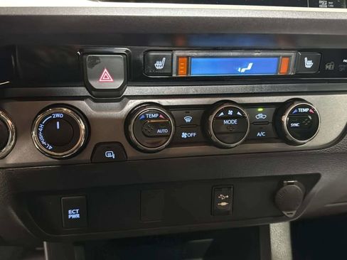 Used 2017 Toyota Tacoma TRD Off-Road AWD/4WD image 30