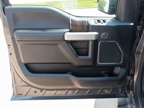Used 2019 Ford F150 Lariat w/ Trailer Tow Package AWD/4WD image 9