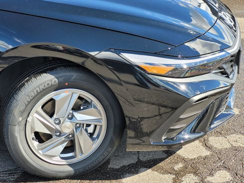 New 2026 Hyundai Elantra SE image 3