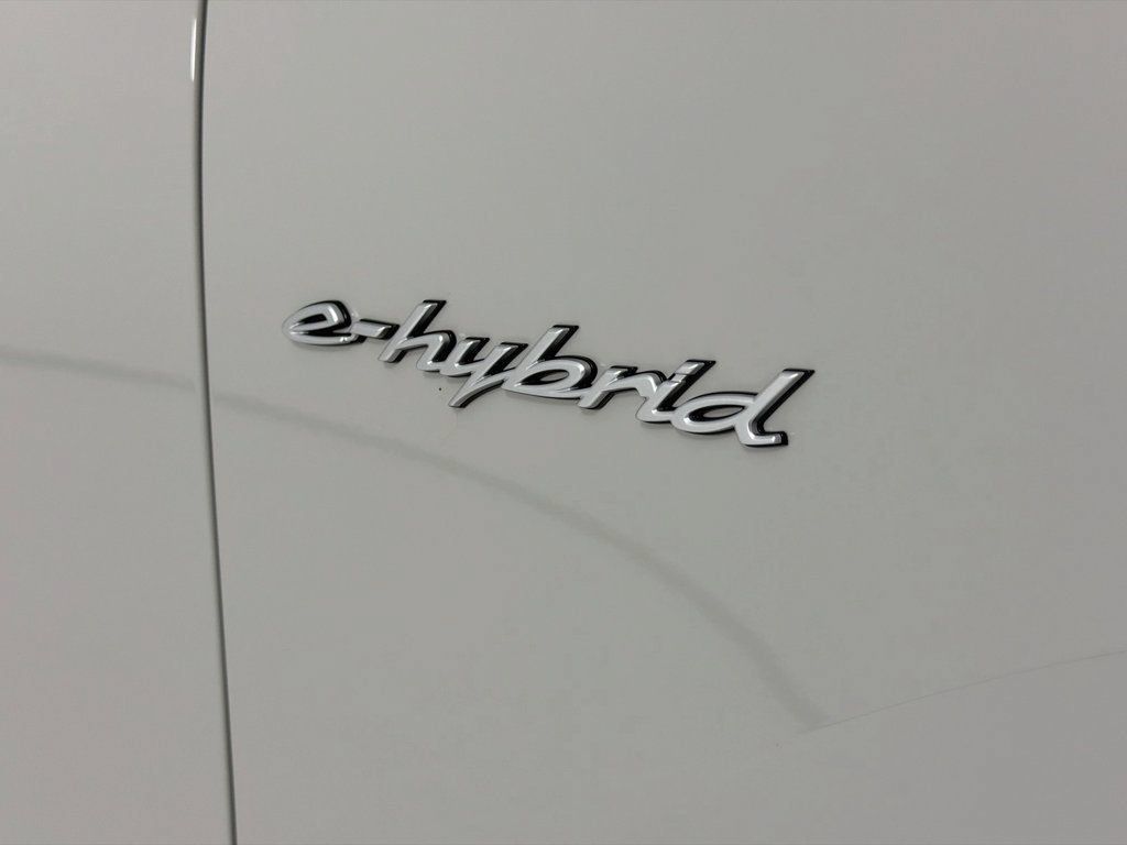 Certified 2026 Porsche Cayenne E-Hybrid AWD/4WD image 32