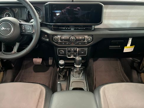 New 2025 Jeep Gladiator Sport AWD/4WD image 13