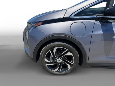 Used 2023 Chevrolet Bolt LT w/ Infotainment Package FWD image 9