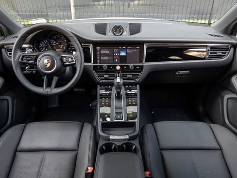 Used 2026 Porsche Macan image 12