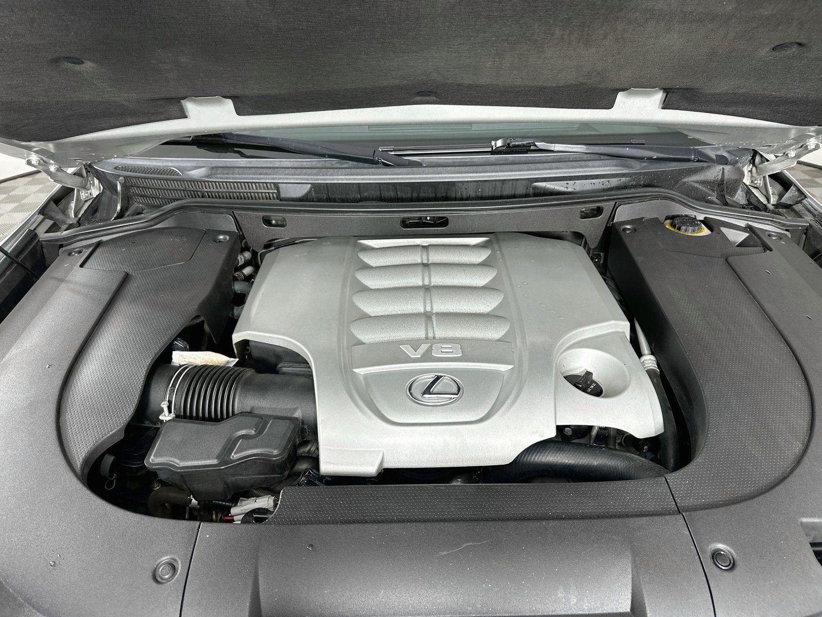 Used 2013 Lexus LX 570 4WD w/ Luxury Pkg image 33