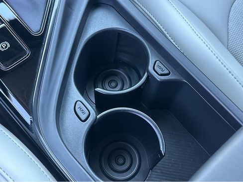 Certified 2025 Kia Niro EX image 28