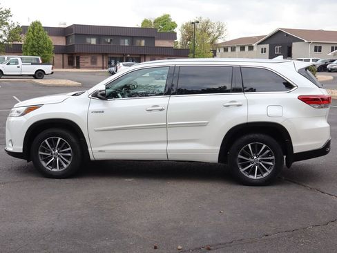 Used 2017 Toyota Highlander XLE AWD/4WD image 9