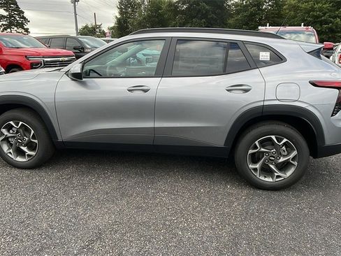 New 2026 Chevrolet Trax LT w/ Driver Confidence Package image 8