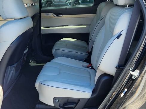 Used 2024 Hyundai Palisade Limited FWD image 2