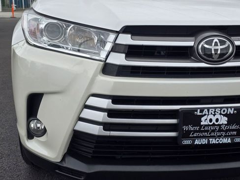 Used 2017 Toyota Highlander XLE AWD/4WD image 33