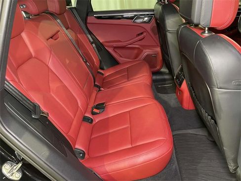 Used 2025 Porsche Macan image 22