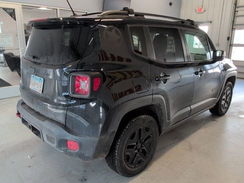 Used 2017 Jeep Renegade Trailhawk image 5
