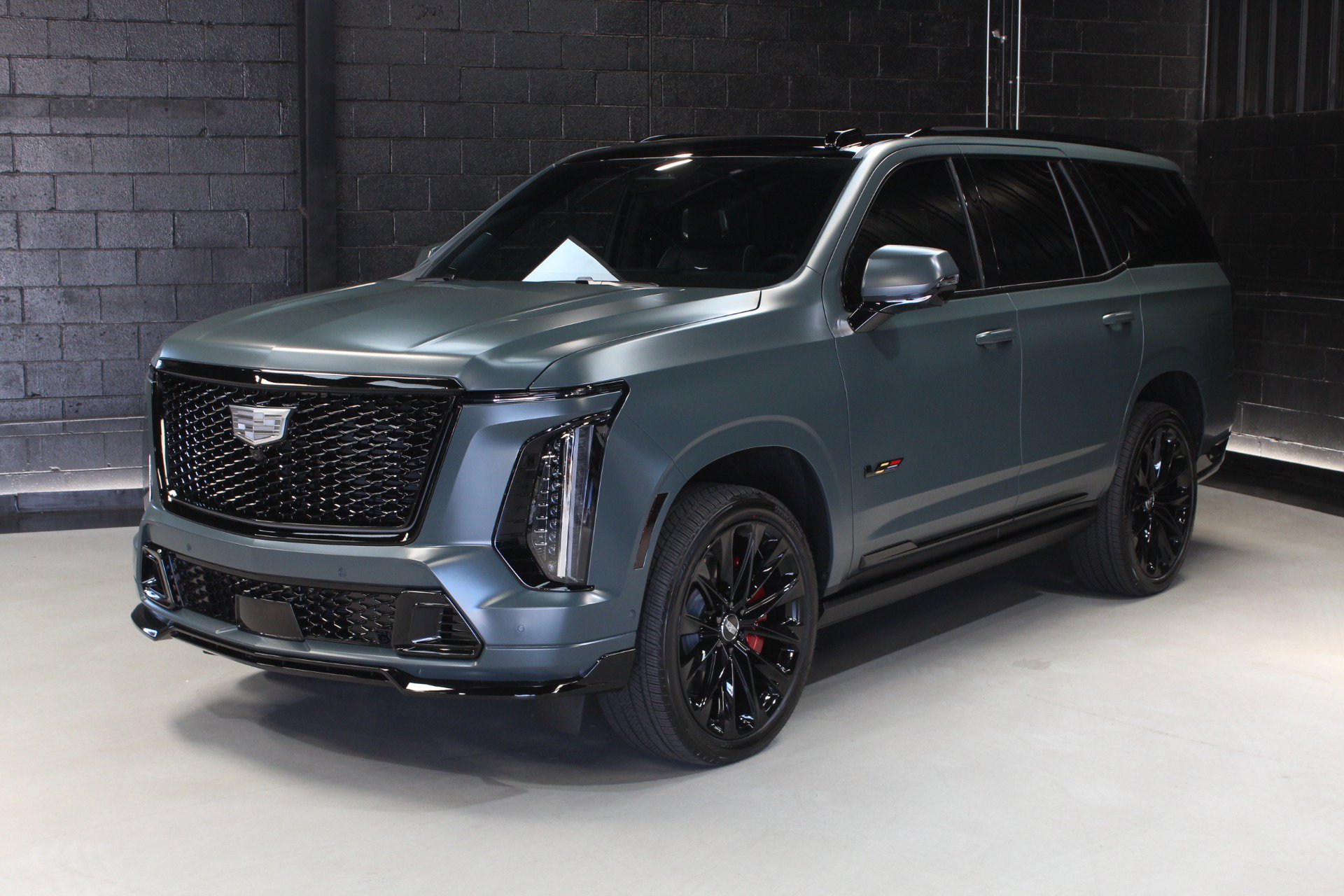 Used 2026 Cadillac Escalade V w/ LPO, ONYX Package AWD/4WD image 5