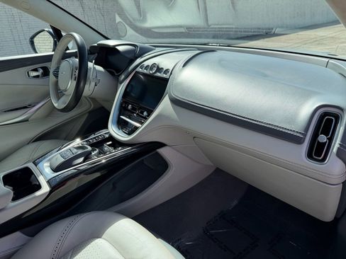 Used 2021 Aston Martin DBX image 18
