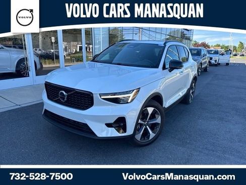 Certified 2025 Volvo XC40 B5 Plus AWD/4WD image 1