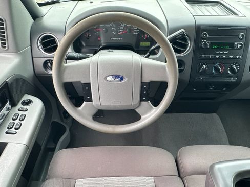 Used 2005 Ford F150 XLT image 14