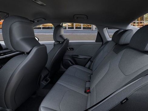 New 2025 Kia K4 LXS image 19