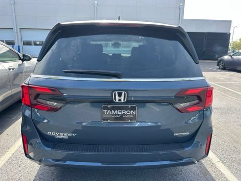 Used 2025 Honda Odyssey Touring image 2