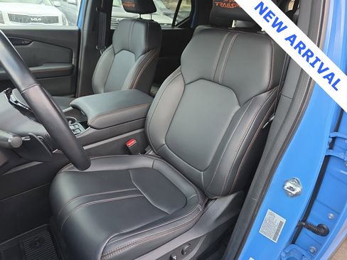 Used 2025 Honda Pilot TrailSport image 8
