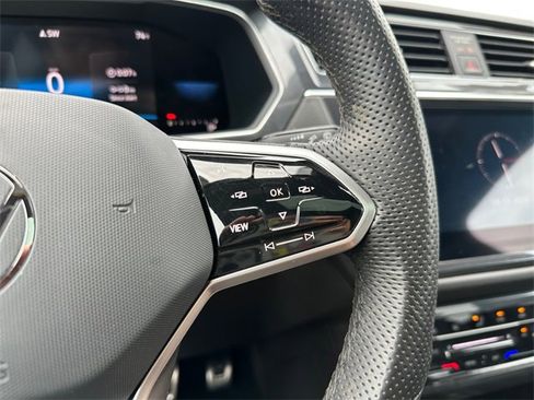 Used 2022 Volkswagen Tiguan SE R-Line image 22