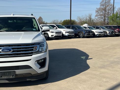 Used 2019 Ford Expedition XLT w/ Equipment Group 202A image 3