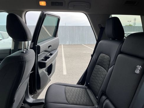 Used 2025 Nissan Pathfinder SV FWD image 42