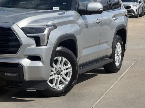 Certified 2025 Toyota Sequoia SR5 AWD/4WD image 3